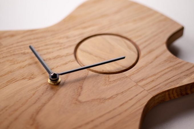 Ruwdesign-acoustic-guitar-clock-the-grand-close-up