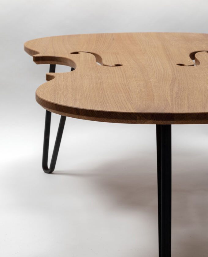 Ruwdesign-Coffee-Table-The-Classic-Oak-Wood-Violin-Front-web